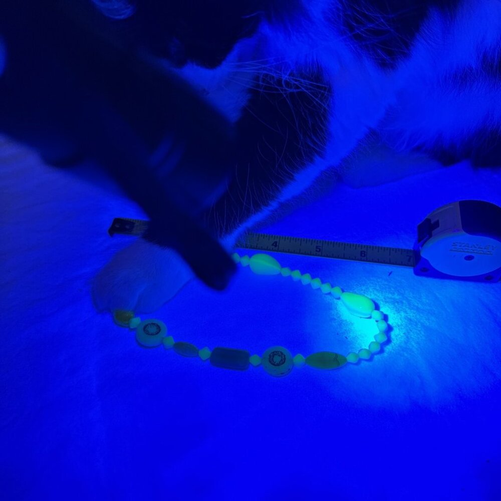 Uranium Glass Jadeite Necklace Vintage Cat Approved - Picture 13 of 14